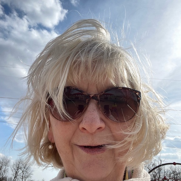 Meet your Posher, Kim - Picture 1 of 1